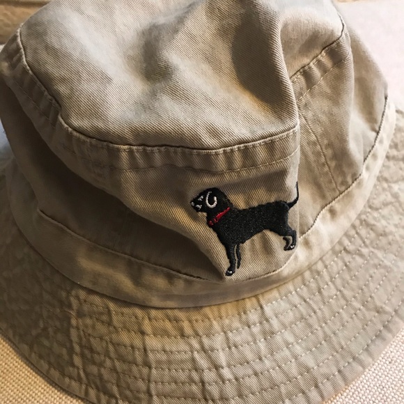 black dog bucket hat